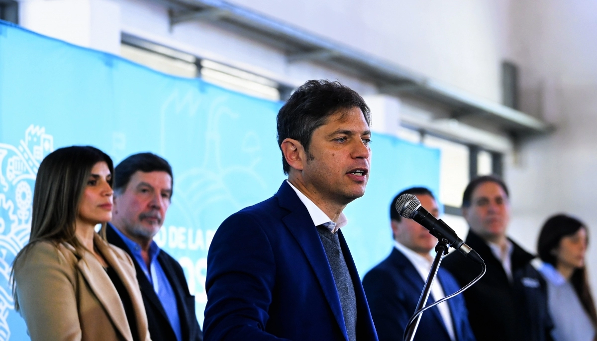 En una escuela de Varela, Kicillof criticó los “ataques permanentes” de Milei a la educación