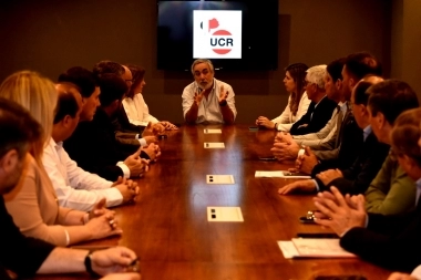 Elecciones UCR bonaerense: Miguel Fernández muestra músculo en una reunión con intendentes