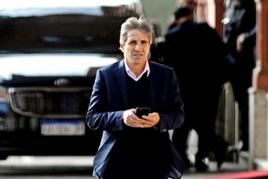 “Pobrecita la gente de Lanús”: Caputo arremetió contra Julián Álvarez por aplicar tasas municipales