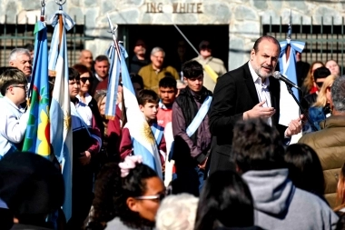 Susbielles celebró el 139° aniversario de Ingeniero White junto a vecinos en Bahía Blanca