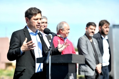 Desde Tapalqué, Kicillof aseguró que responderá con obras y viviendas a la “crueldad” de Milei