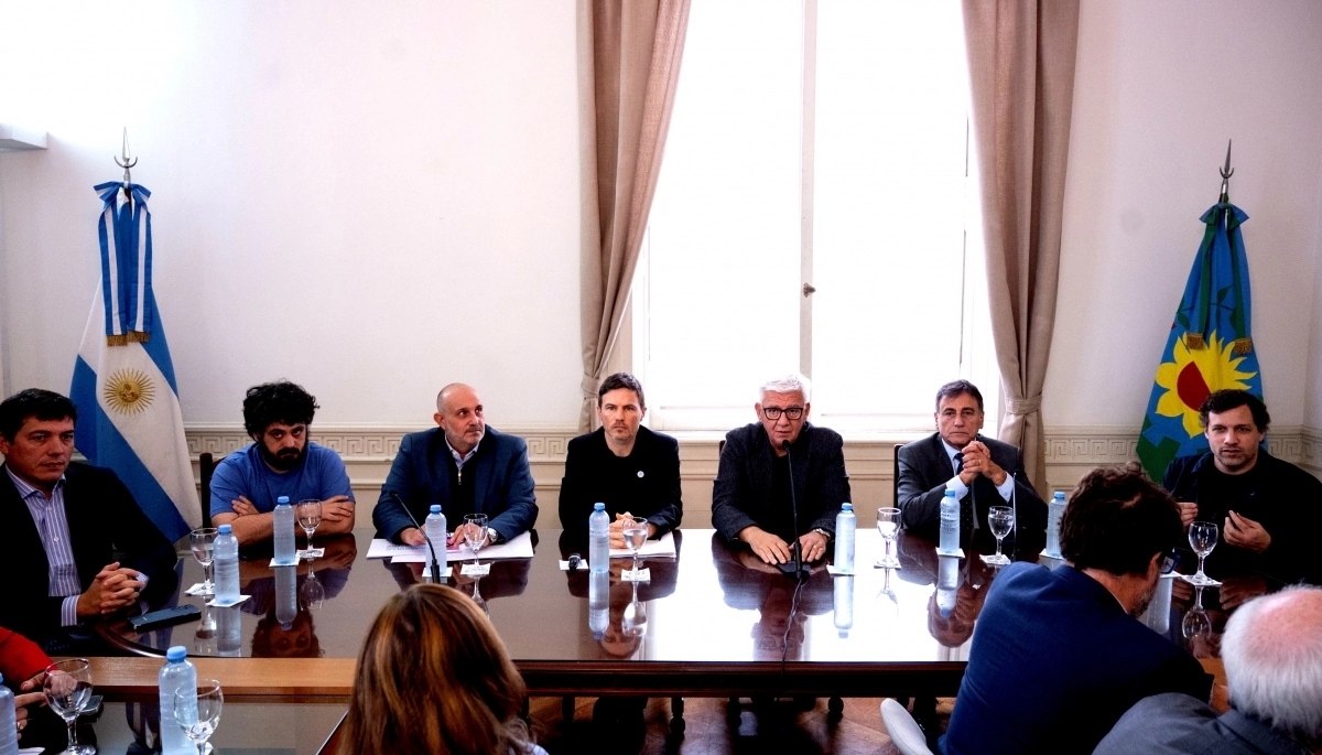 Costa pisó la Legislatura para defender el RIGI bonaerense ante diputados y senadores