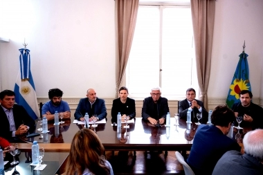 Costa pisó la Legislatura para defender el RIGI bonaerense ante diputados y senadores