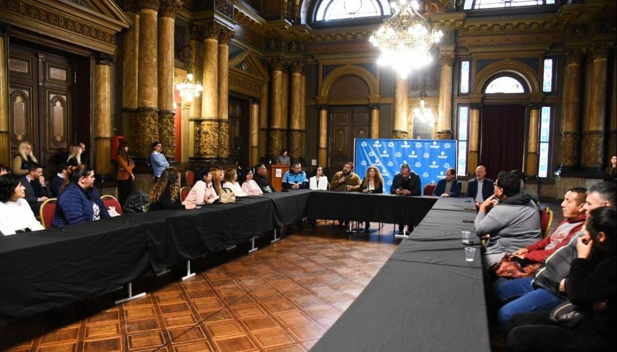 Vendedores ambulantes de La Plata se adhieren al plan de reconversión de la venta ilegal