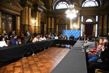 Vendedores ambulantes de La Plata se adhieren al plan de reconversión de la venta ilegal
