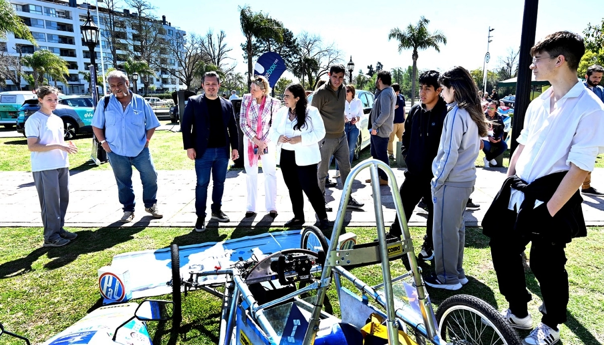 Con el foco en el cuidado del ambiente, Tigre recibió la muestra de vehículos eléctricos de la AAVEA