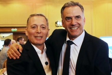 Gray se reunió con el candidato a presidente de Uruguay, Yamandú Orsi: “Nos unen desafíos sociales”