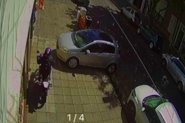 Inseguridad en Lanús: un hombre fue robado por un motochorro que aceleró en la vereda