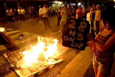 Marcha atrás: el gobierno de Milei se desmiente y negó cortes programados de luz en verano