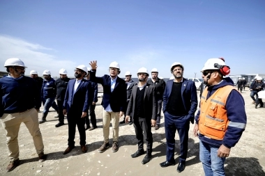 Kicillof visitó Coronel Rosales y le enrostró la inversión “más grande de Argentina” a Milei