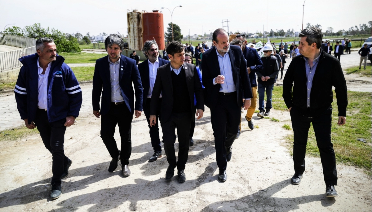Kicillof visitó Bahía Blanca y volvió a reclamarle a Milei por perder la inversión de Petronas