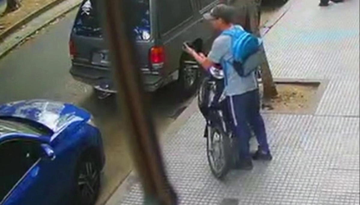 Imperdonable: pide colaboraciones con un niño y cuando puede roba en la Ciudad