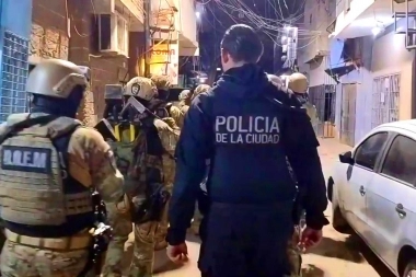 Abandonó el auto en un retén policial y le encontraron 155 kilos de marihuana