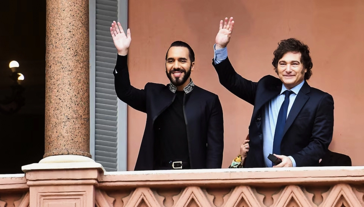 Milei recibió a Bukele en Casa Rosada: foto en el balcón y cena en Olivos