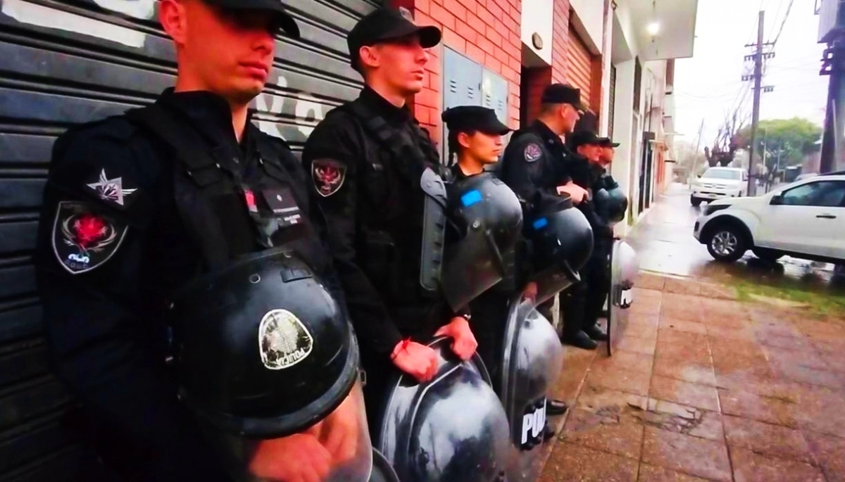 En Avellaneda detuvieron a una mujer trans que vendía drogas en la CABA