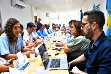 Kicillof convocó a estatales para negociar los salarios y podría volver a ser en dos tramos
