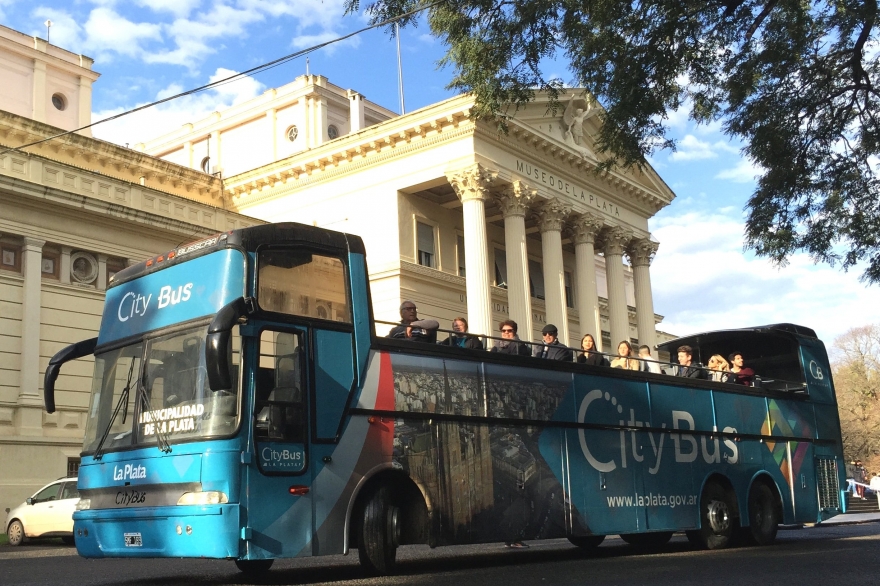 La Plata: Garro inauguró el “Bus Turístico Municipal” para conocer la historia y cultura de la ciudad