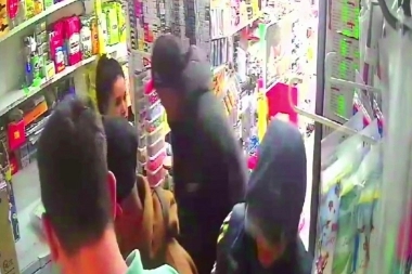 Inseguridad en Moreno: tomaron de rehenes a clientes y empleados para desvalijar un kiosco
