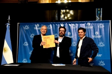Con la presencia de Kicillof, Alak firmó un acuerdo de hermandad entre La Plata y Montevideo