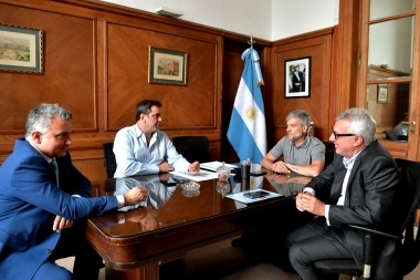 Sugerente foto entre peronistas disidentes y armadores libertarios bonaerenses