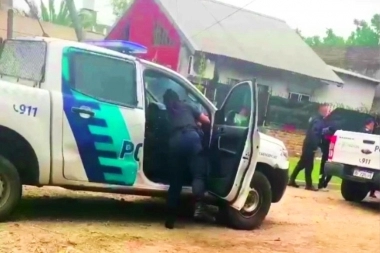Escapaba de la policía, se cayó de la moto y los vecinos casi lo linchan