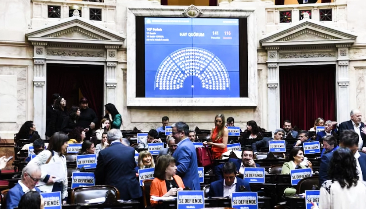 Con ayuda del PRO y dos gobernadores peronistas, Milei ratificó el veto contra las universidades