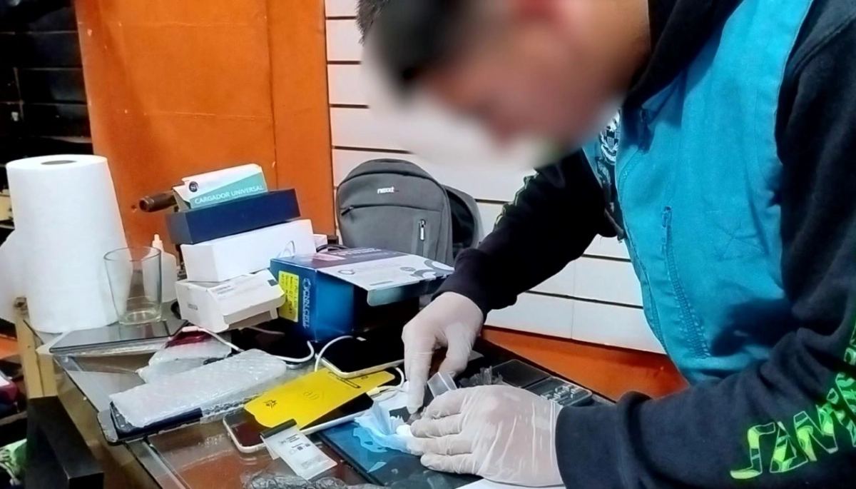 En la cueva de Alí Baba arrestaron a dos extranjeros con drogas y teléfonos robados