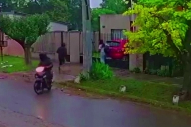 Inseguridad en Moreno: una joven realizó una arriesgada maniobra y evitó ser asaltada por motochorros