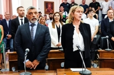 Un concejal libertario tildó de "chorros" a sus compañeros: denunció el robo de una cadena de oro