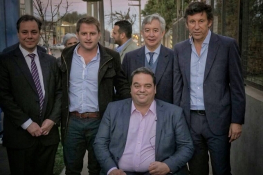 Triaca estuvo con Campbell y Posse visitando un móvil de la Comisión Médica de la SRT