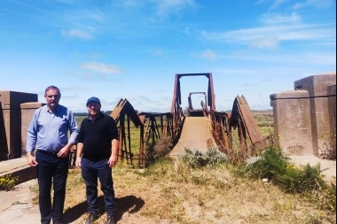 Wischnivetzky y Santoro supervisaron el inicio de las obras en el puente rural del Canal 5