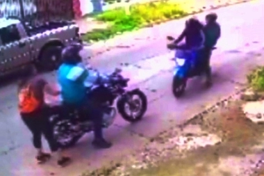Motochorros en Tres de Febrero: pareja de motoqueros quedó a pie a las 3 de la tarde