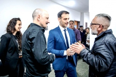 Una encuesta vuelve a dejar en la cornisa a los intendentes bonaerenses de La Cámpora