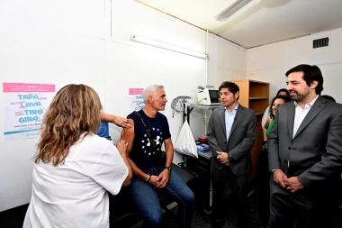 Kicillof se diferencia de Nación y abre telón a la campaña de vacunación contra el dengue