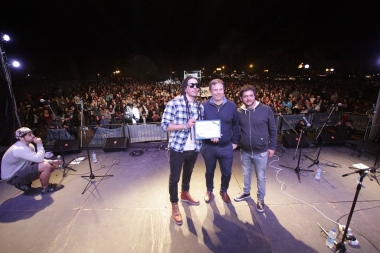 Miles de vecinos disfrutaron de los festivales para la "Juventud y la Familia" en Burzaco