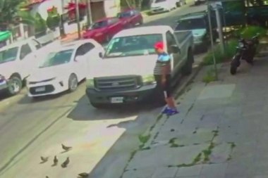 Inseguridad en Lanús: con destreza y tranquilidad, robó una camioneta en la puerta de un hospital