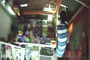 Inseguridad en Merlo: en la madrugada, vicioso irrumpió en un comercio y lo saqueó