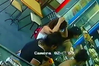 Más inseguridad en La Plata: de arrebato y como malevas, robaron en una panadería