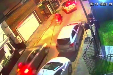 Carambola criminal: robaron el auto a familia con niños y la moto a delivery cuando huían