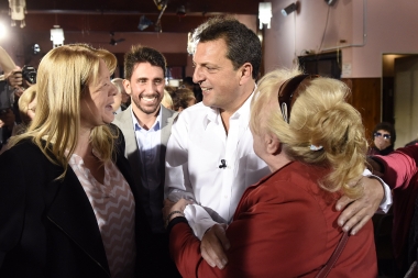 Massa retomó la campaña en San Martín: junto a Stolbizer visitaron un centro de jubilados