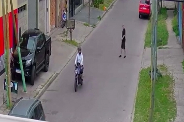 El flagelo motochorro: motoqueros fueron seguidos y asaltados cuando llegaron a la vivienda
