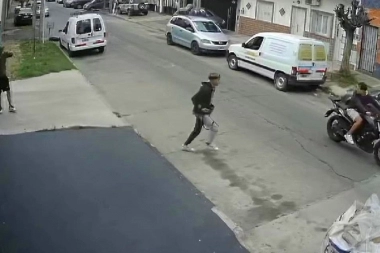 Se iba a encontrar con un amigo pero motochorros lo asaltaron y le rompieron la cabeza con culatazos