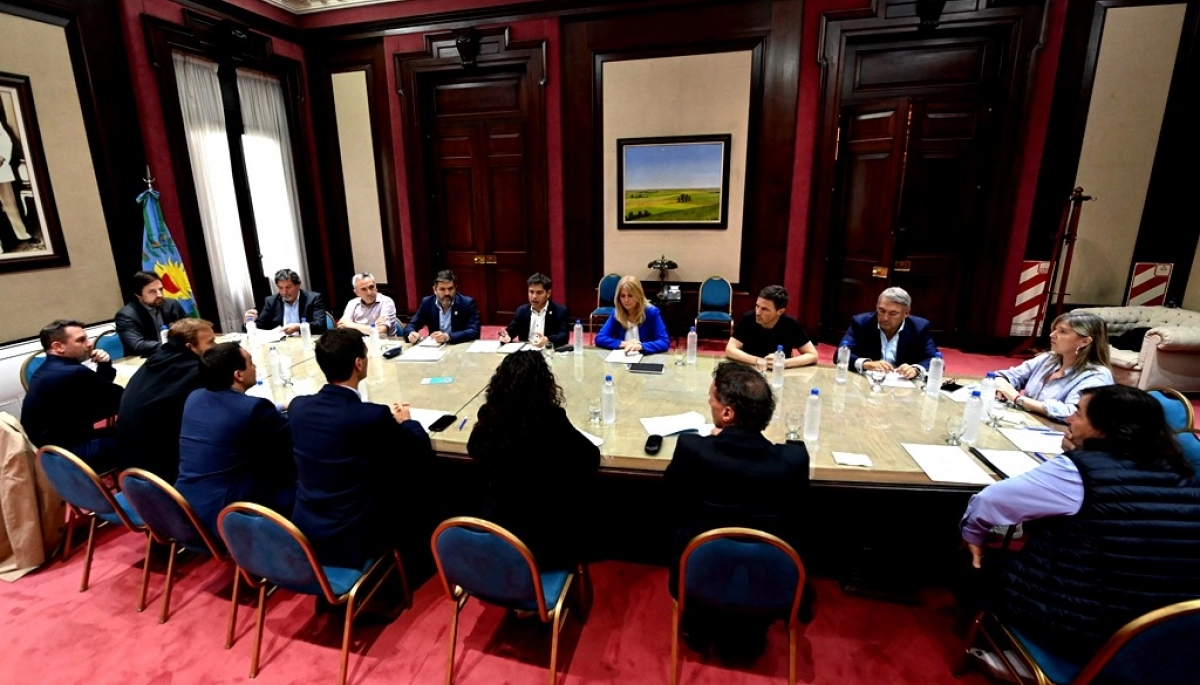 Kicillof e intendentes pusieron la firma y oficializaron el Consorcio de la Autopista Presidente Perón