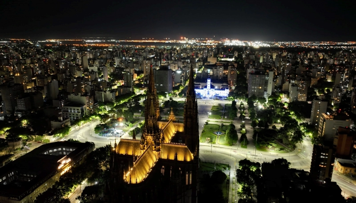 Mirá como quedó la Catedral de La Plata con la nueva iluminación exterior