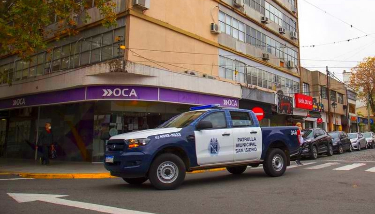 Les pagó para que le cuiden el auto y descubrió que los "trapitos" le intentaban robar