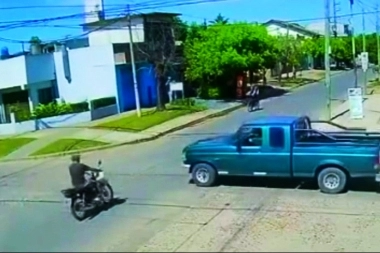 Motoquero chocó contra una camioneta y habría sufrido un daño irreversible