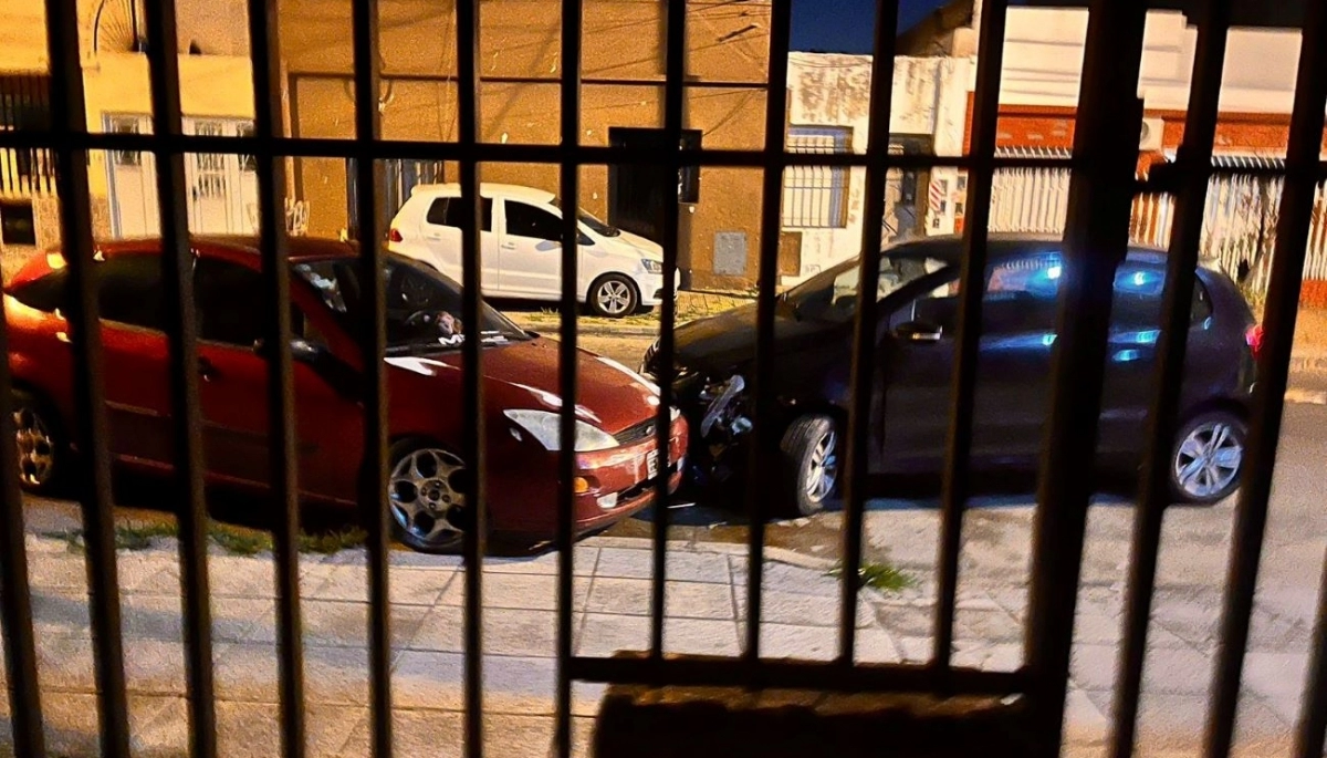 Conductor esquivó a delincuentes que le dispararon y lo hicieron chocar