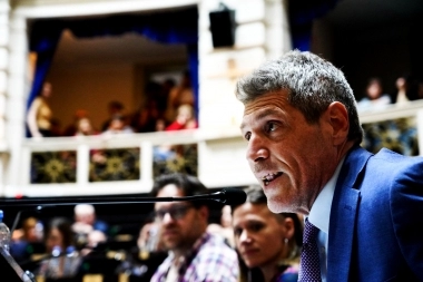 Diputados bonaerenses pidieron sancionar a legislador libertario por tildar a Walsh de “terrorista asesino”