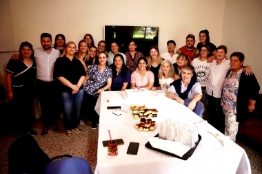 Egüen visitó a enfermeros de 25 de Mayo en el Hospital Unzué por su día
