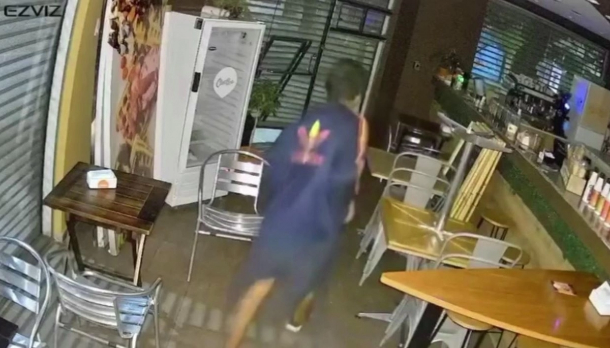 Luego de varios robos, cayó el rompe persianas de Merlo que dormía en la esquina de la comisaría